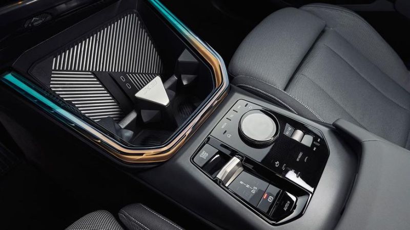 У BMW вышло новое поколение X3: электрификация и экраны