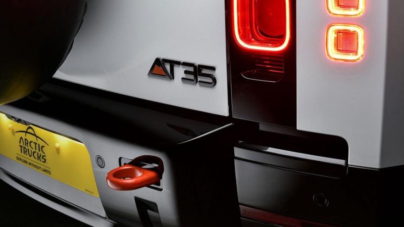 В Arctic Trucks слегка обновили Defender AT35