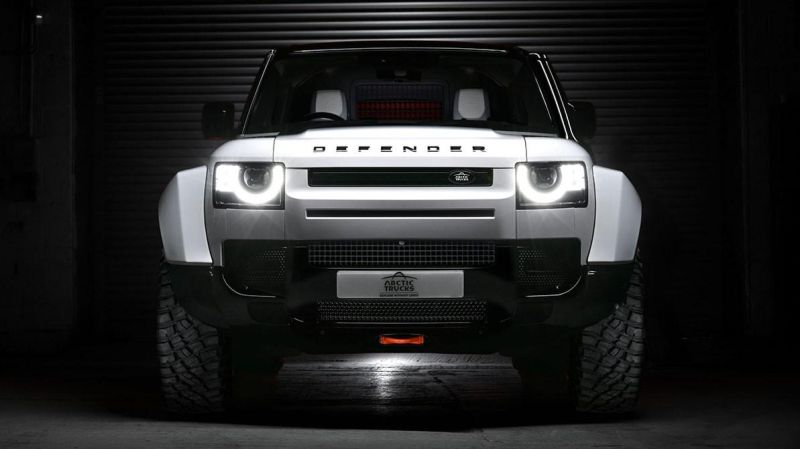 В Arctic Trucks слегка обновили Defender AT35