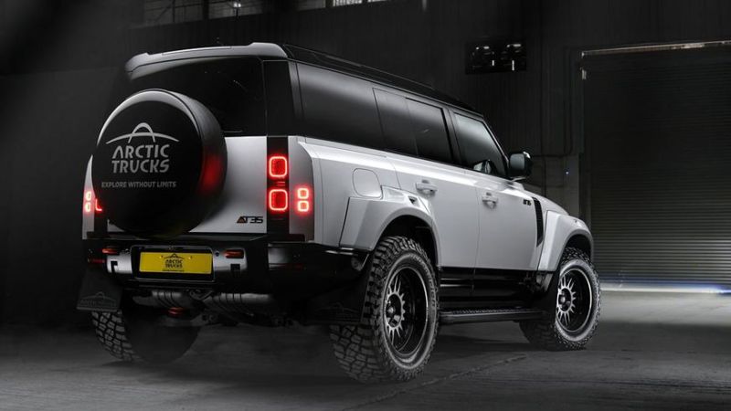 В Arctic Trucks слегка обновили Defender AT35