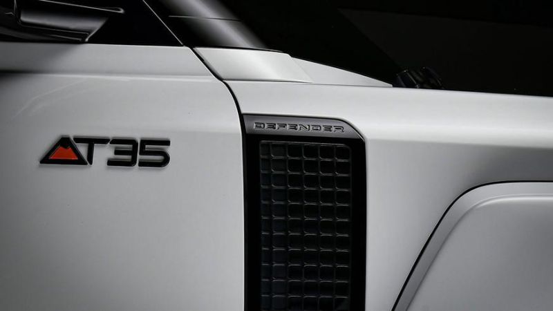 В Arctic Trucks слегка обновили Defender AT35