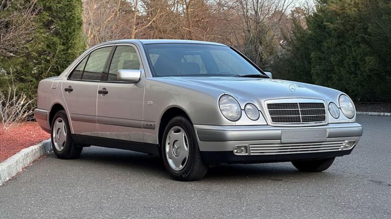 В США нашли E-Class (W210) с пробегом всего 22 тыс. км