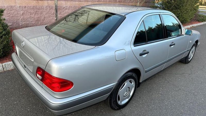 В США нашли E-Class (W210) с пробегом всего 22 тыс. км