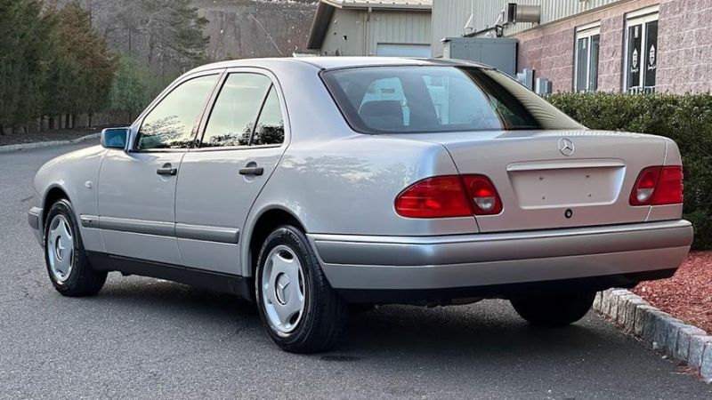 В США нашли E-Class (W210) с пробегом всего 22 тыс. км