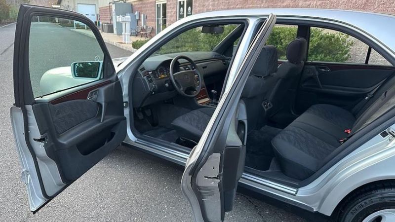В США нашли E-Class (W210) с пробегом всего 22 тыс. км