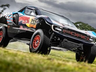 Ford показал внедорожный суперкар для «Дакара»