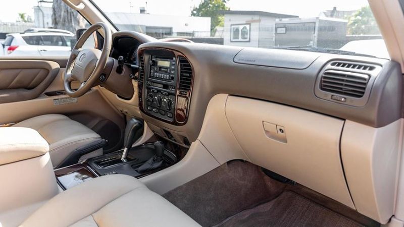 Land Cruiser 100 с небольшим пробегом замечен на аукционе