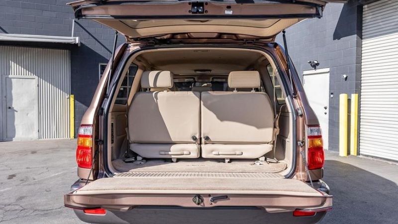 Land Cruiser 100 с небольшим пробегом замечен на аукционе