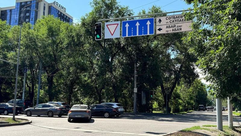 На пересечении Гагарина и Абая в Алматы изменилась схема движения