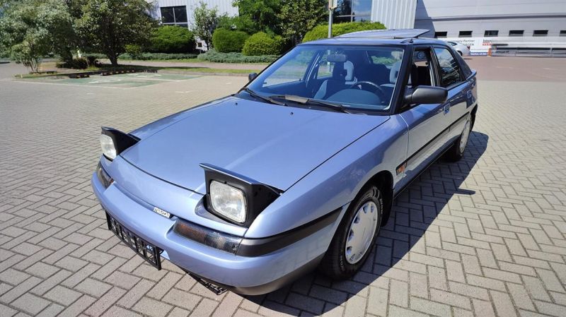 Практически новую 34-летнюю Mazda 323F нашли в Польше