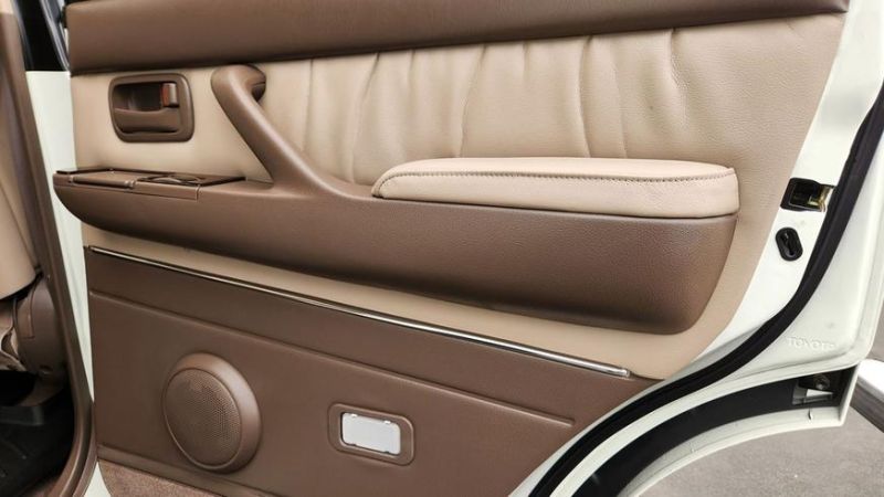 Практически новый Land Cruiser 80 выставлен на торги в США