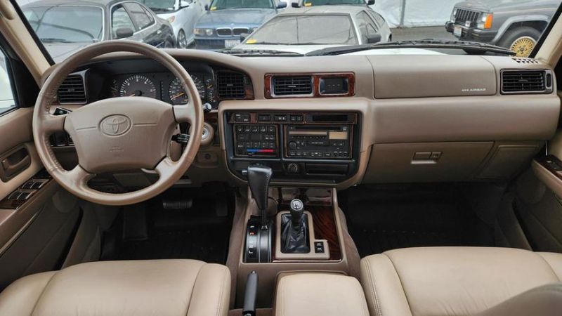 Практически новый Land Cruiser 80 выставлен на торги в США