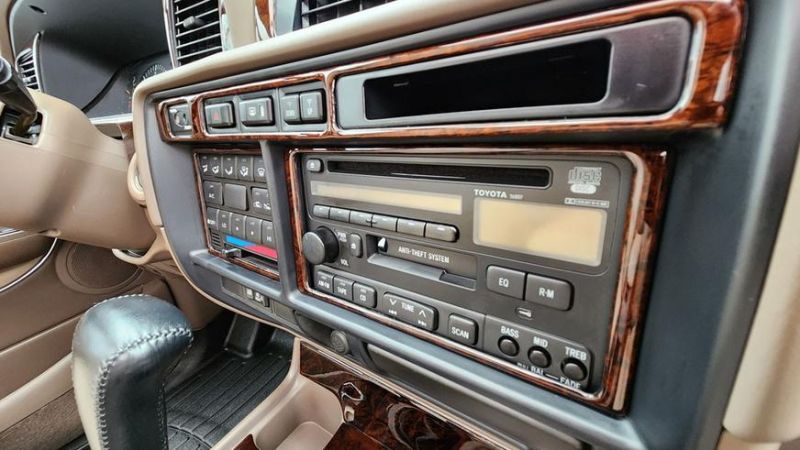 Практически новый Land Cruiser 80 выставлен на торги в США