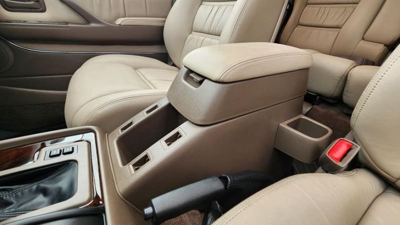 Практически новый Land Cruiser 80 выставлен на торги в США