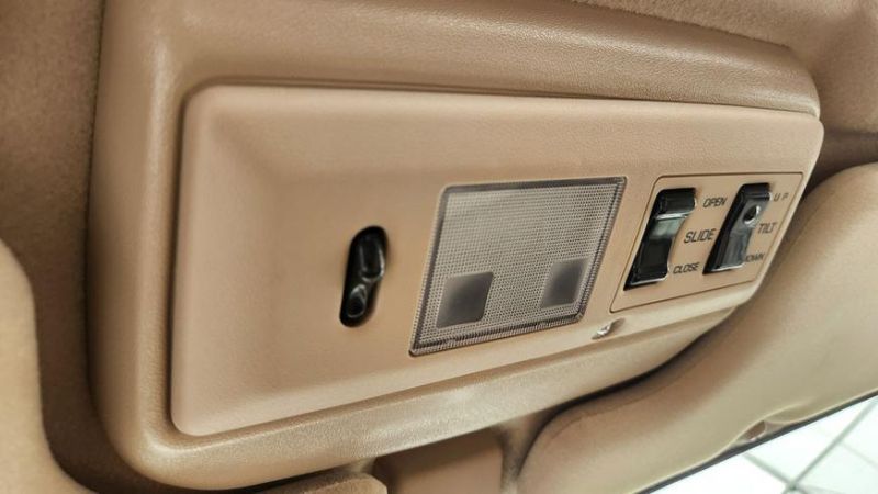 Практически новый Land Cruiser 80 выставлен на торги в США
