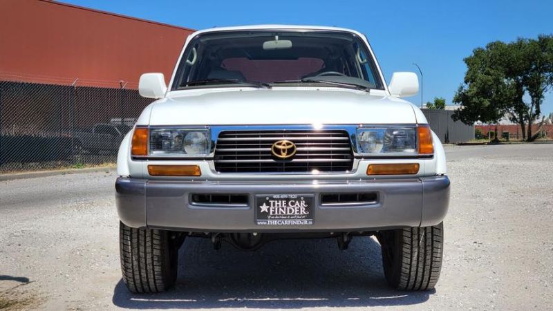 Практически новый Land Cruiser 80 выставлен на торги в США