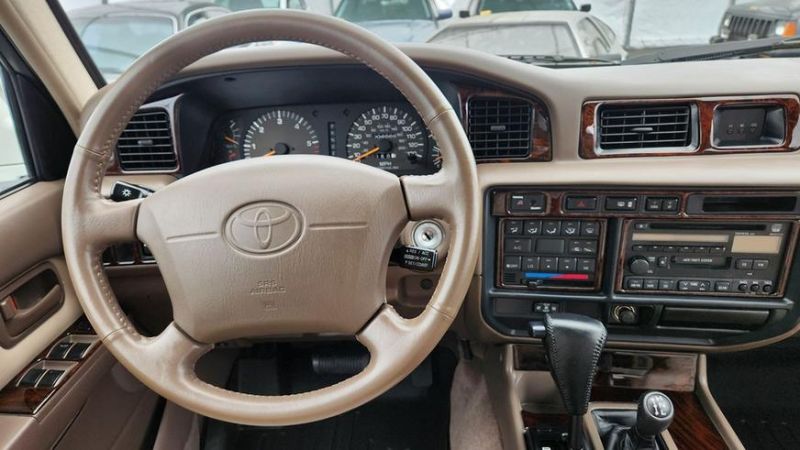 Практически новый Land Cruiser 80 выставлен на торги в США