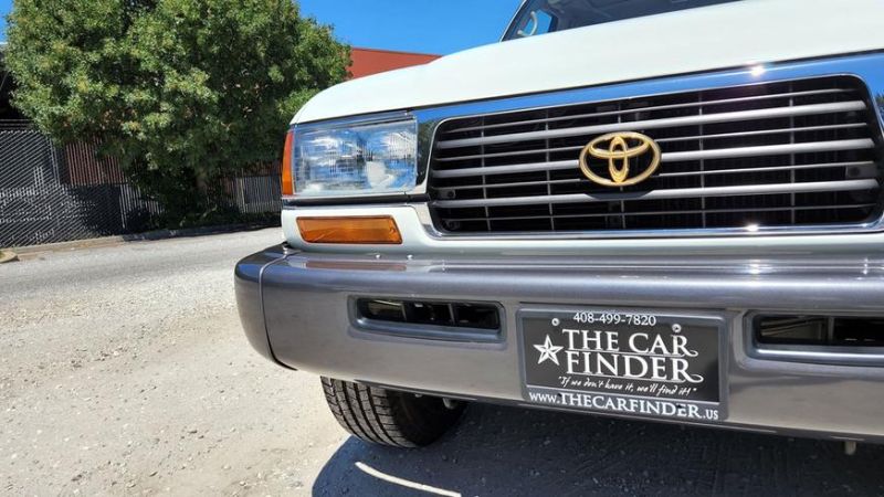 Практически новый Land Cruiser 80 выставлен на торги в США