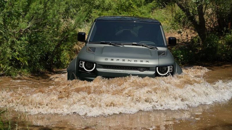 Раскрыт Land Rover Defender Octa
