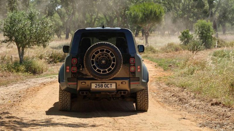 Раскрыт Land Rover Defender Octa