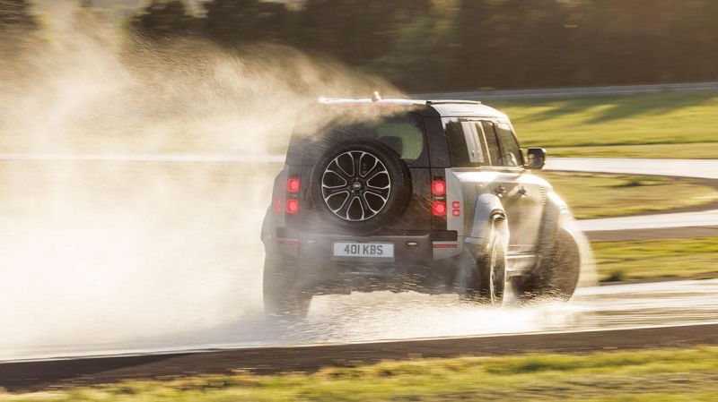 Раскрыт Land Rover Defender Octa