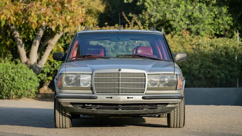Редкий 45-летний универсал Mercedes-Benz оценили дороже нового S-класса