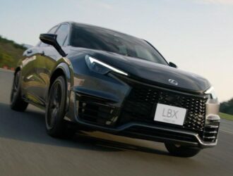 У Lexus появился небольшой, но злой кроссовер на механике