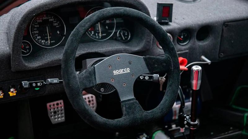 Уникальную F40 продают недорого, но это не совсем Ferrari