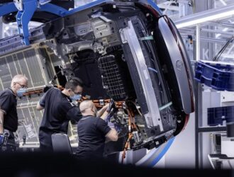 Mercedes-Benz сократит производство S-класса и EQS