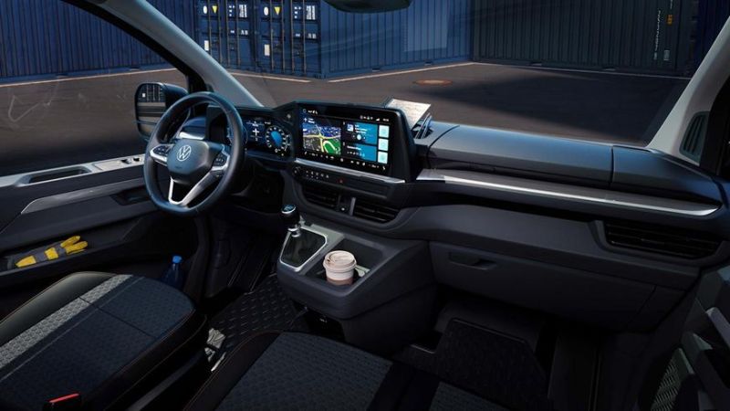 Опубликованы первые фото нового Volkswagen Transporter