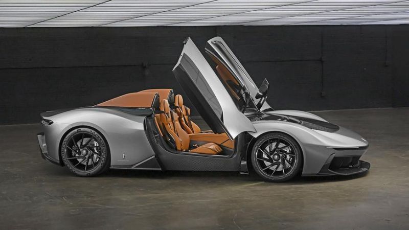Pininfarina показала 1900-сильный бэтмобиль для Брюса Уэйна