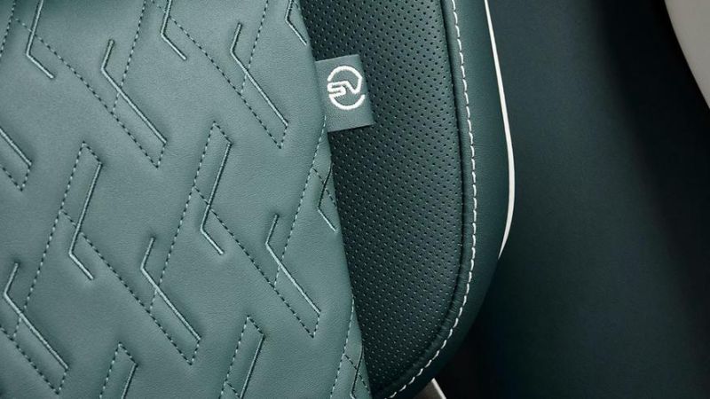 Показан Range Rover с золотыми акцентами за 370 000 долларов