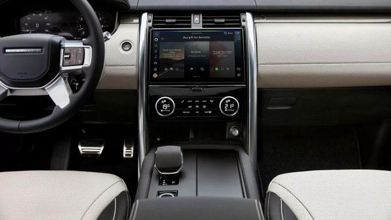 Теряющий клиентов Land Rover Discovery могут превратить в минивэн