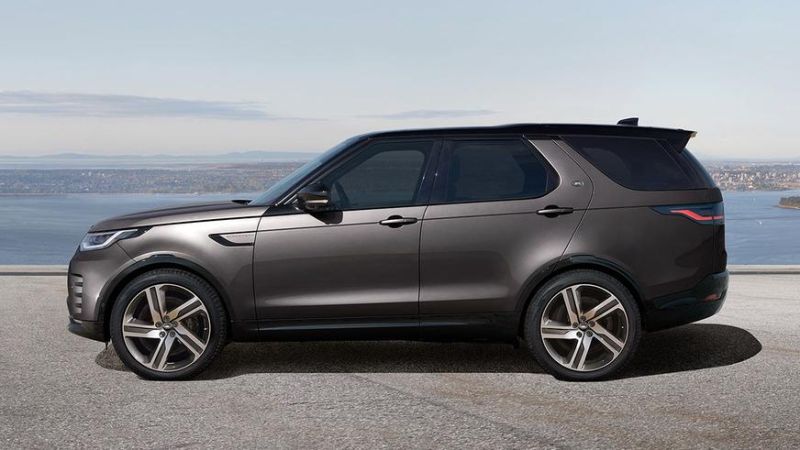 Теряющий клиентов Land Rover Discovery могут превратить в минивэн