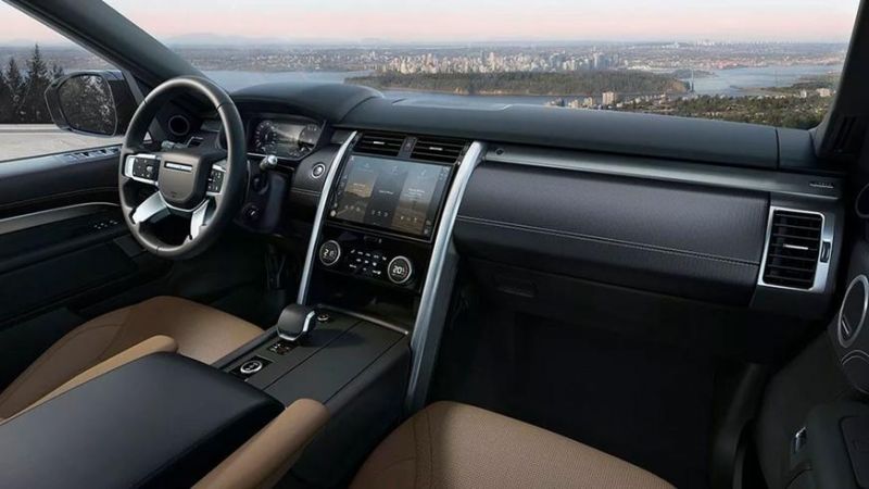 Теряющий клиентов Land Rover Discovery могут превратить в минивэн
