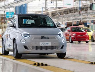 Сборку батарейного Fiat 500e приостановят — он никому не нужен