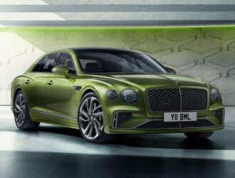 Седан Bentley Flying Spur стал мощным гибридом с V8