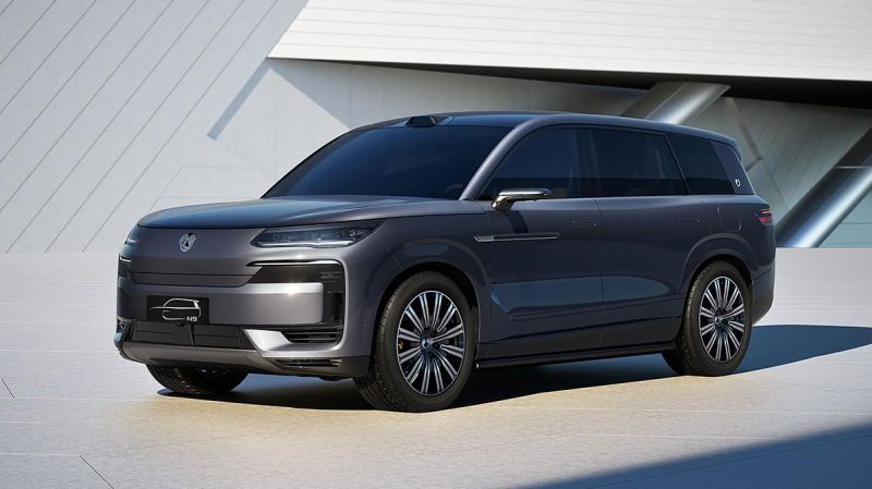 Большой кроссовер Denza N9 от BYD. Первые товарные фото