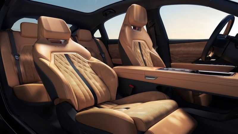 В Китае стартовали продажи нового лифтбэка Mazda EZ-6