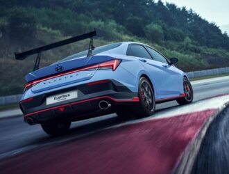 Hyundai Elantra N официально получила гигантское антикрыло