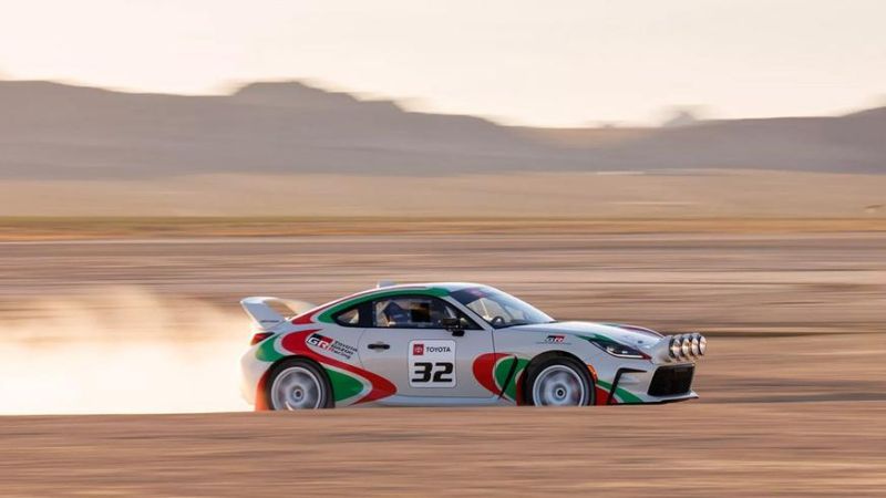 Toyota GR86 получила культовую ливрею, мощный мотор и полный привод
