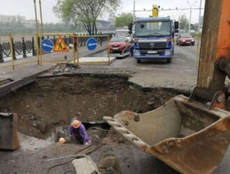 Заплатки после раскопок на дорогах Алматы хотят объявить вне закона