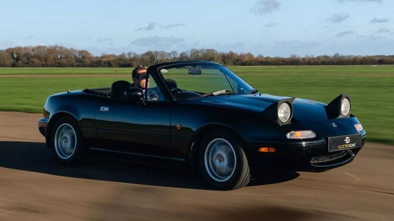 Классическую Mazda MX-5 превратили в электромобиль