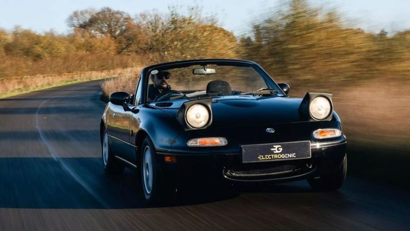 Классическую Mazda MX-5 превратили в электромобиль
