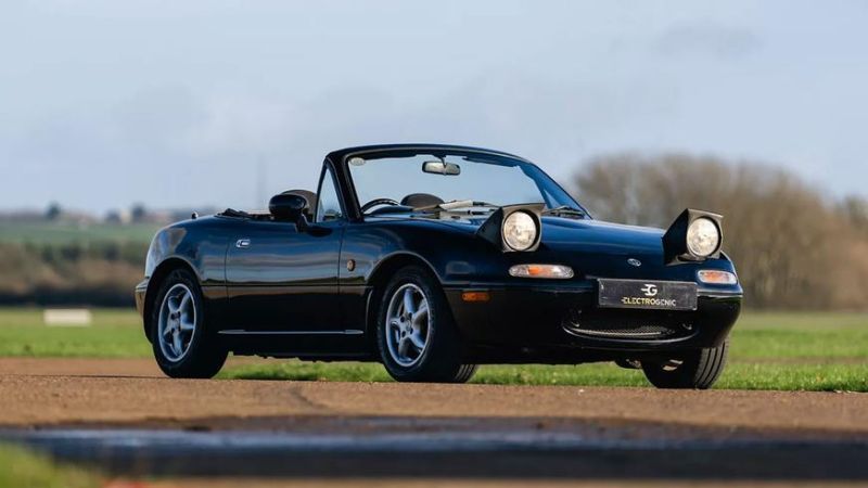 Классическую Mazda MX-5 превратили в электромобиль