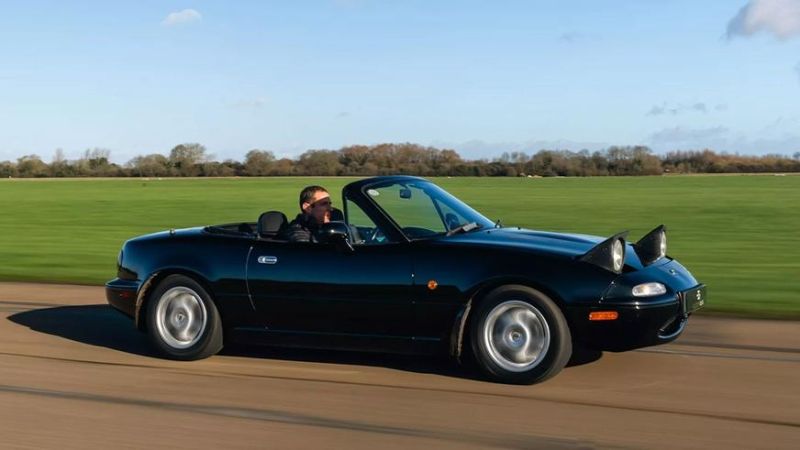 Классическую Mazda MX-5 превратили в электромобиль