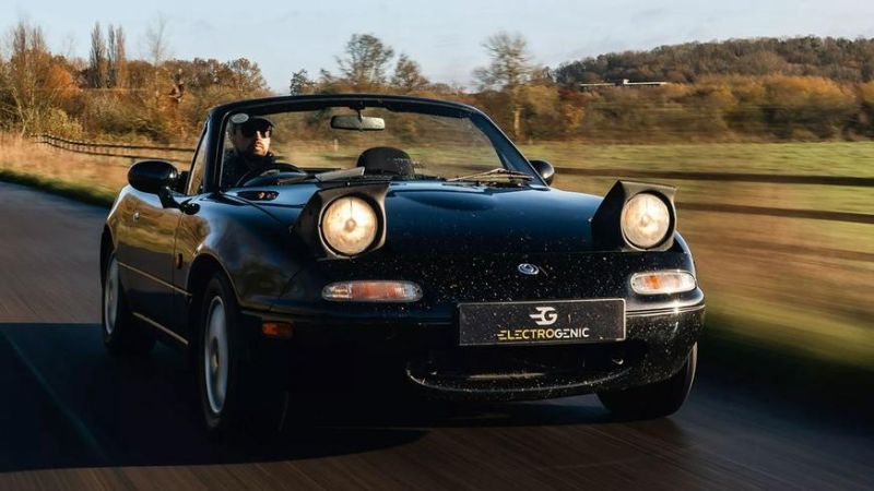 Классическую Mazda MX-5 превратили в электромобиль