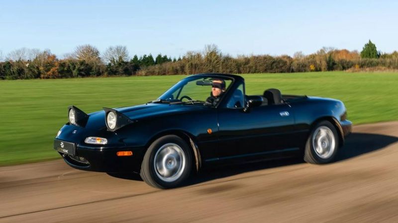 Классическую Mazda MX-5 превратили в электромобиль