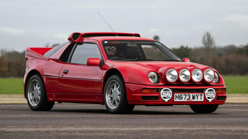 Пожилой Ford оценили дороже нового Porsche. Это очень редкий RS200
