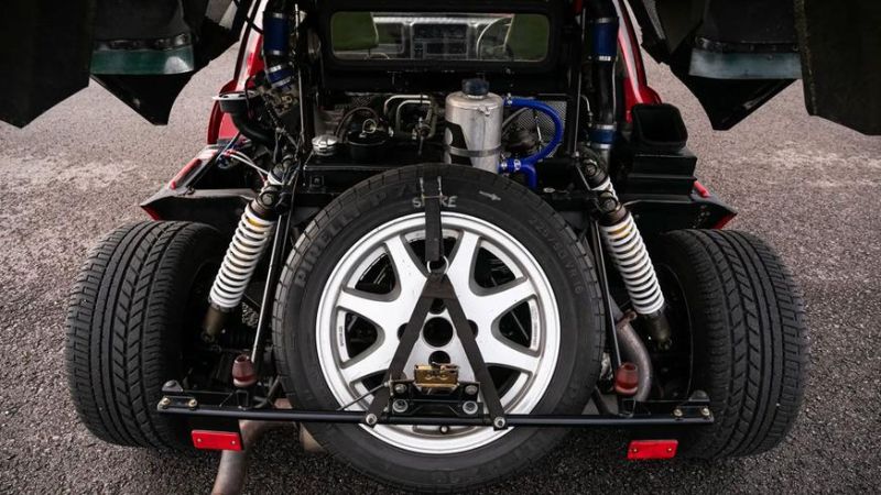 Пожилой Ford оценили дороже нового Porsche. Это очень редкий RS200